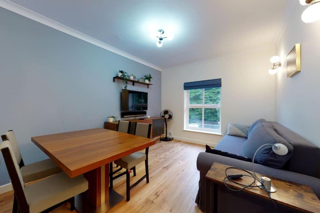 לונדון Lovely 2-Bedroom Flat Near Highgate מראה חיצוני תמונה