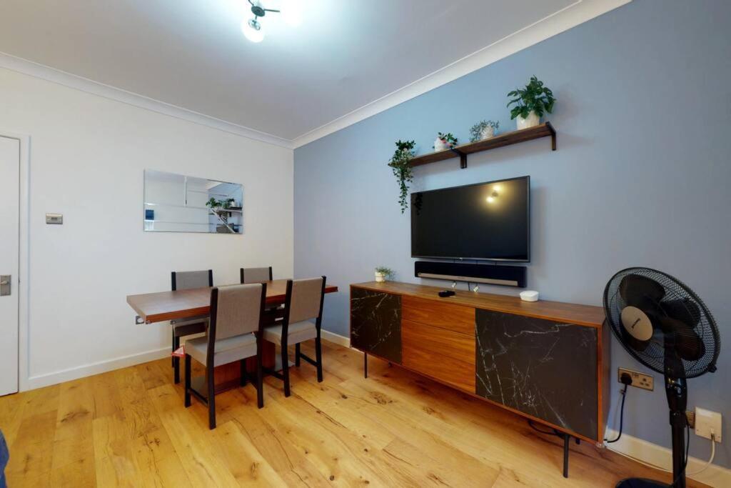 לונדון Lovely 2-Bedroom Flat Near Highgate מראה חיצוני תמונה
